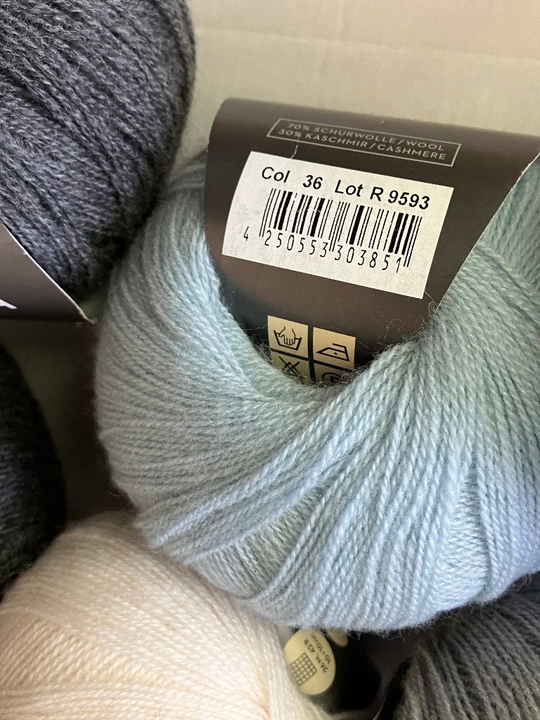 11 Lamana Modena assorti, blauw, grijs, lichtgrijs en wit, Ophalen of Verzenden, Nieuw, Haken, Wol of Garen
