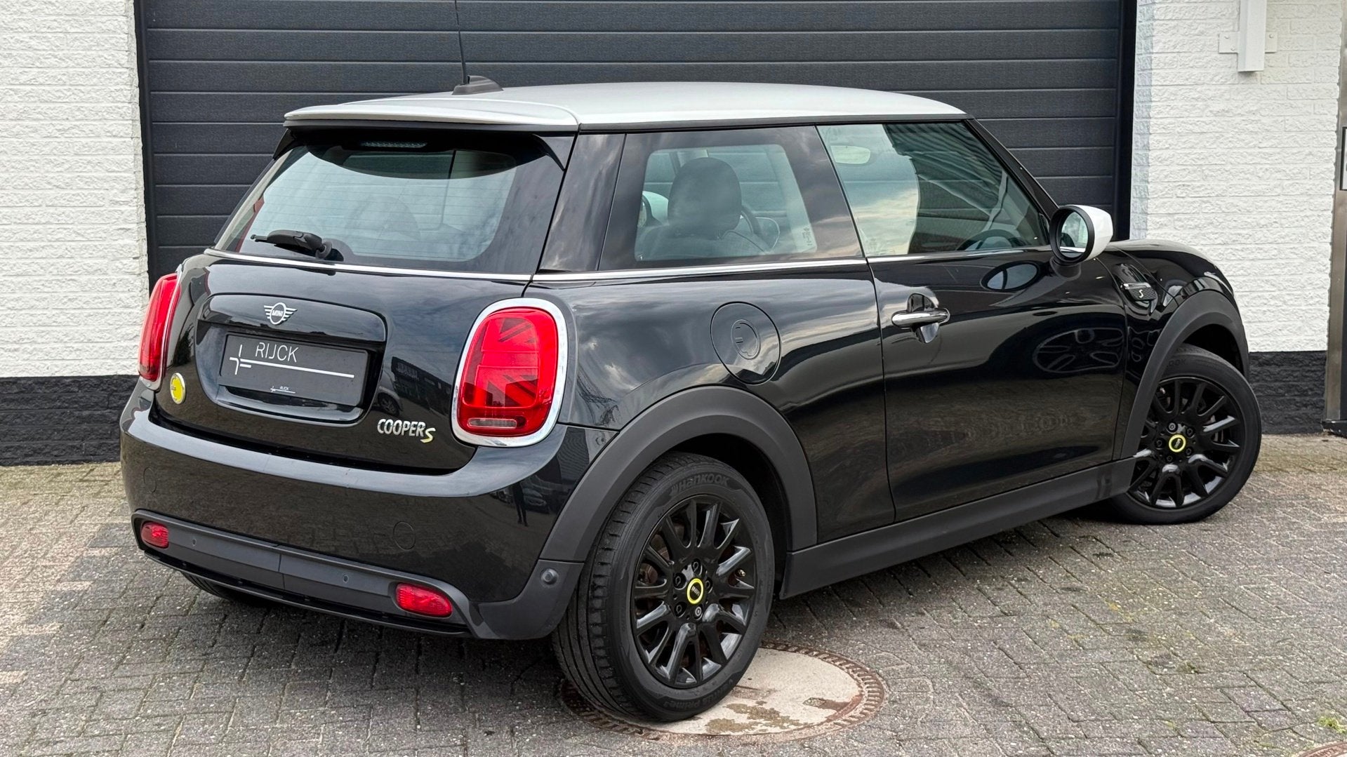Mini Electric L33 kWh Premium | 96% SOH | CarPlay | Stoelver, Auto's, Gebruikt, Zwart, Leder en Stof, 184 pk