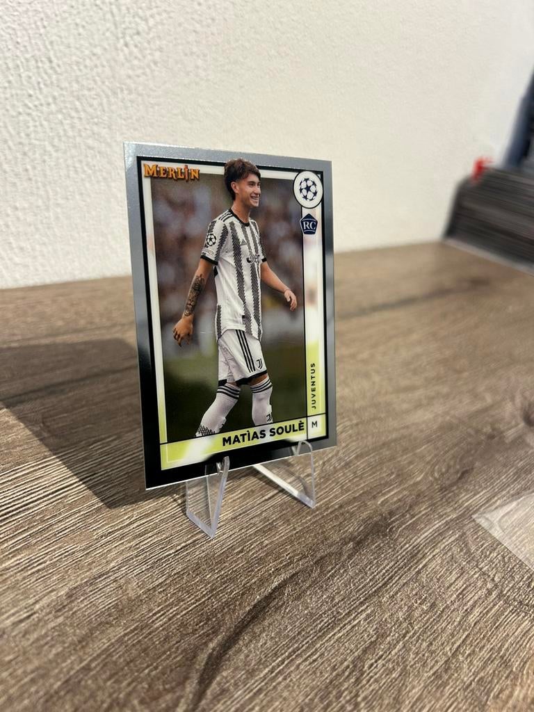 Matias Soule 2022-23 Topps Merlin UCC RC Rookie #80, Ophalen of Verzenden, Zo goed als nieuw, Plaatje