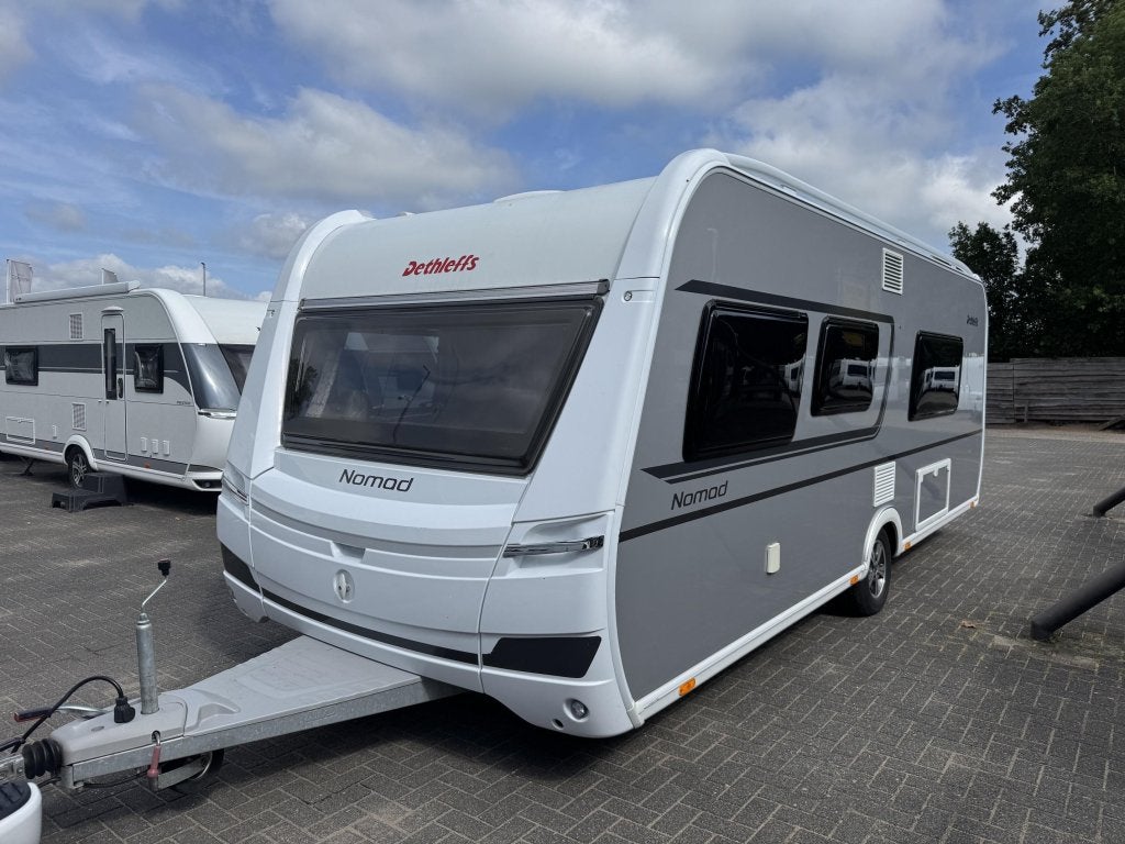Dethleffs Nomad 560 RET | Airco, Oven, Casetteluifel etc., Caravans en Kamperen, Rondzit, Overige typen, Bedrijf, Dethleffs