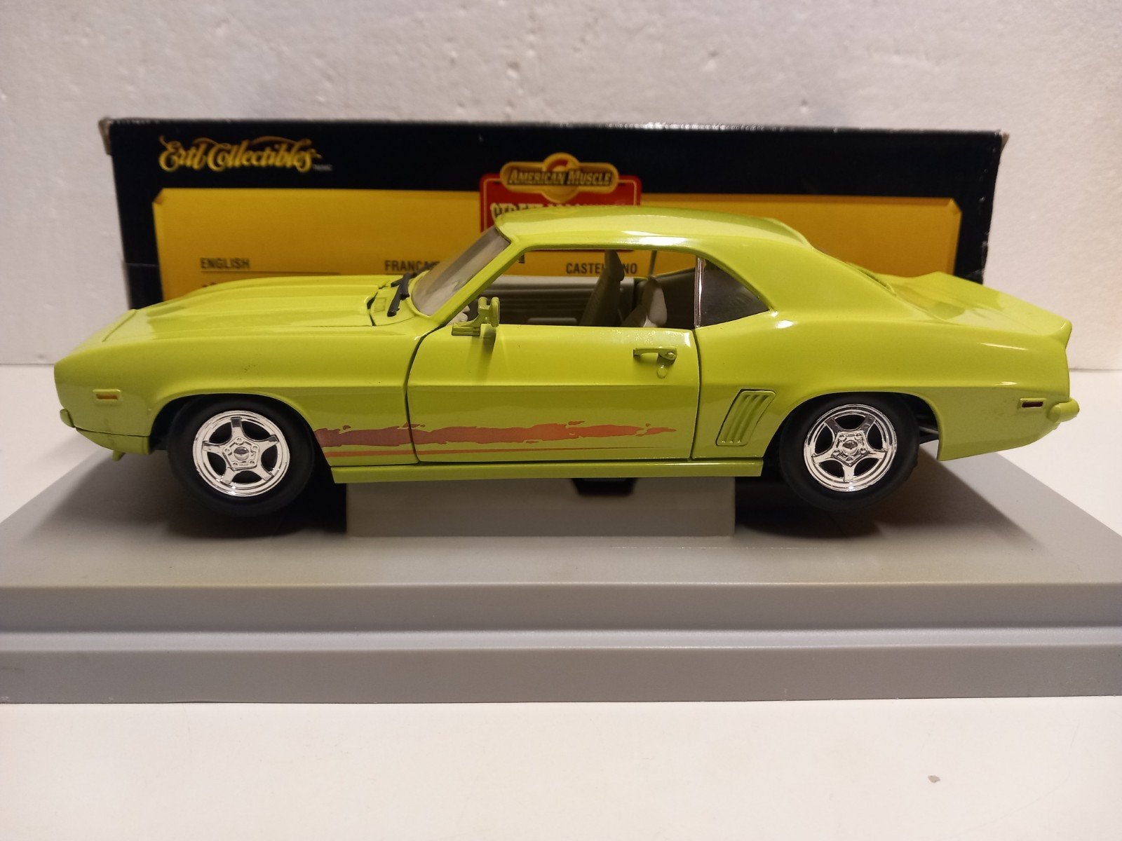 Chevrolet Camaro lime green ERTL metal 1:18 KRD, Hobby en Vrije tijd, Modelauto's | 1:18, Ophalen of Verzenden, Zo goed als nieuw