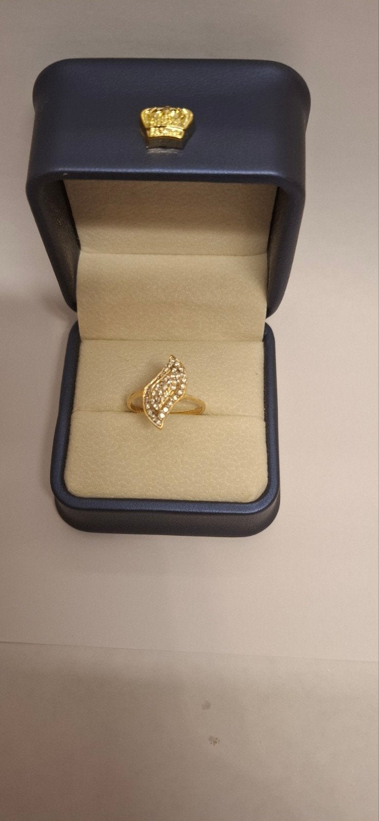 14k Gouden ring met schitternde steentjes, Gebruikt, Ophalen of Verzenden, 17 tot 18, Met edelsteen