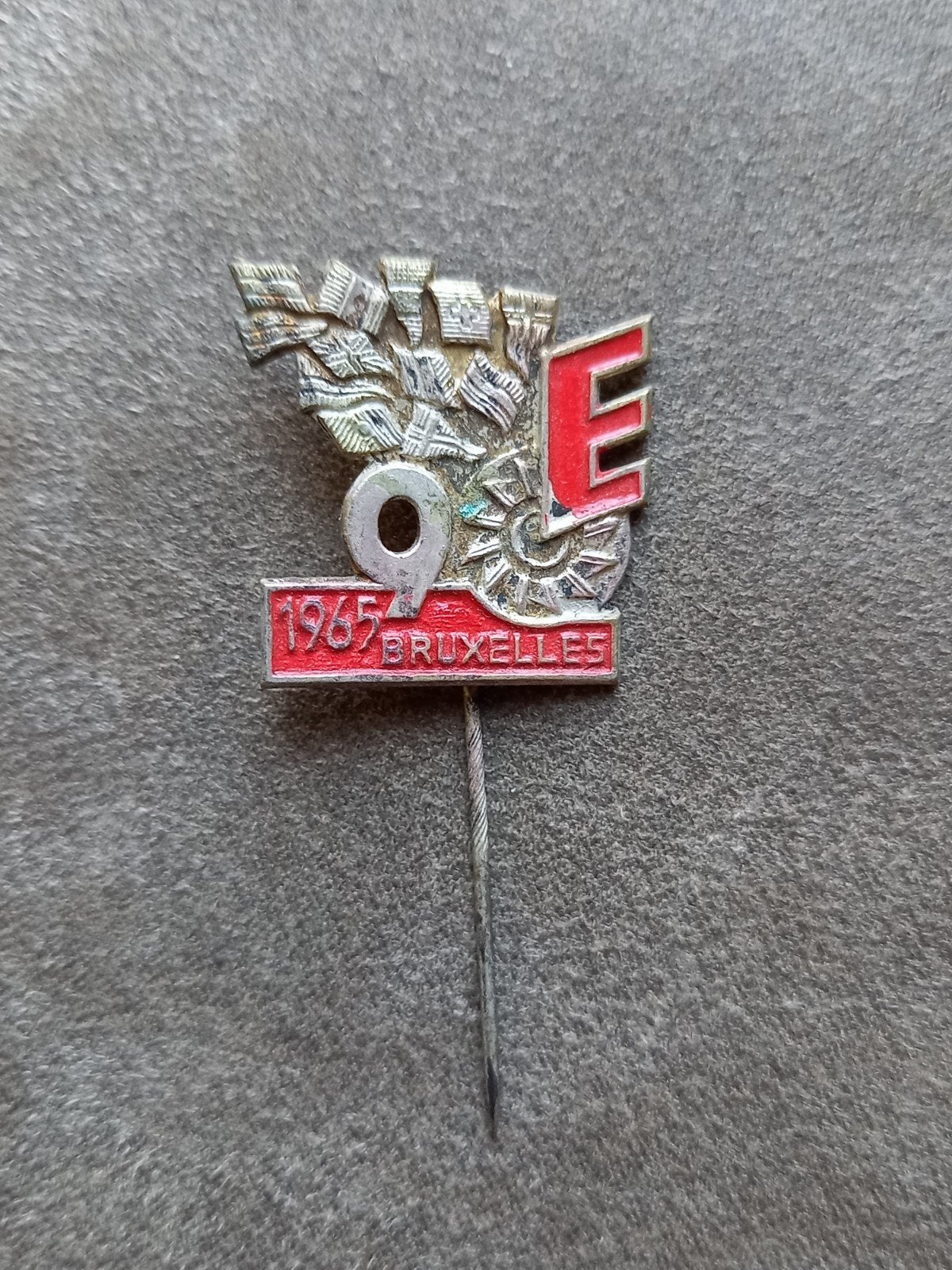 Speldje 1965 Bruxelles, Verzamelen, Speldjes, Pins en Buttons, Ophalen of Verzenden, Gebruikt