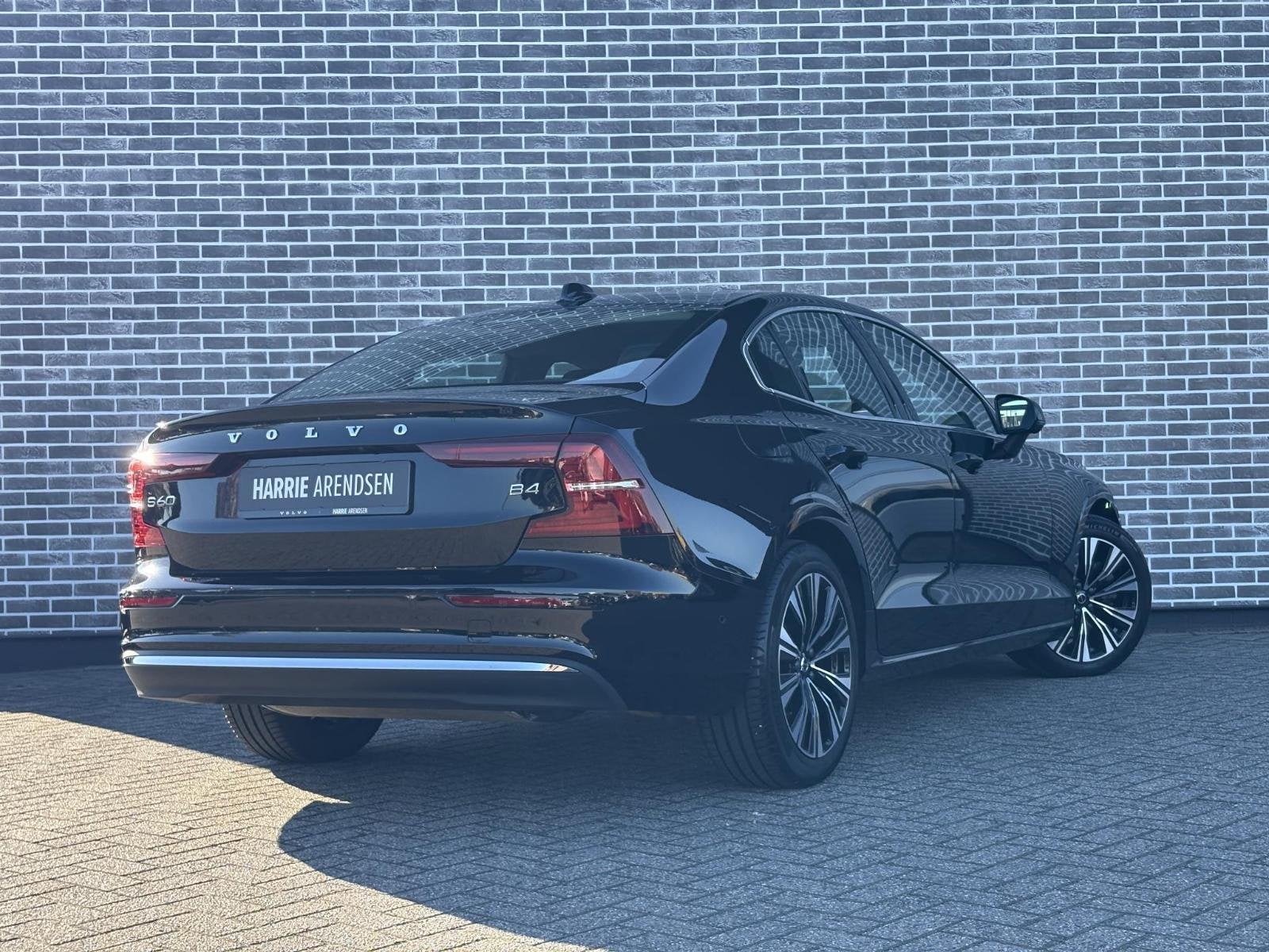 Volvo S60 2.0 B4 Plus Bright | Trekhaak | Panoramadak | Harm, Euro 6, 4 cilinders, S60, Zwart