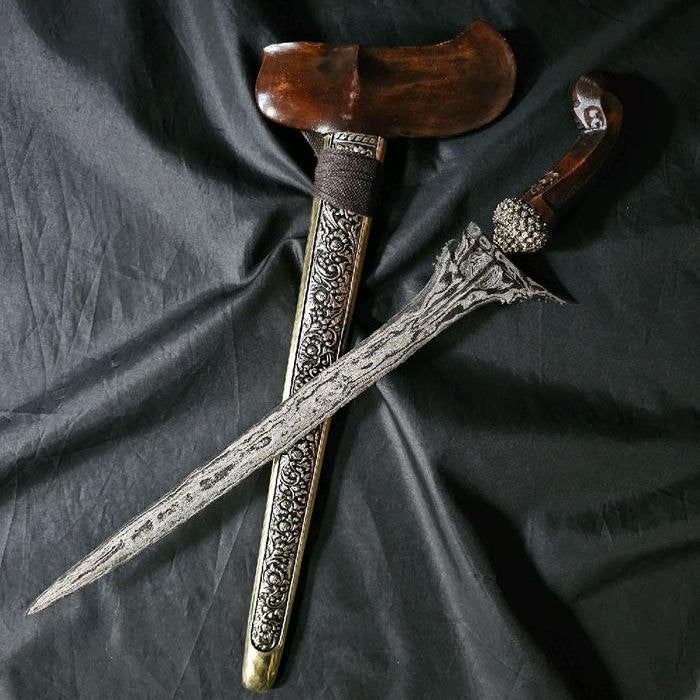 Keris Sinom Pamor Dwiwarna Puser Bumi Pedaringan Kebak KNO02, Antiek en Kunst, Indonesië, Meerkleurig, Wapen, Gesneden