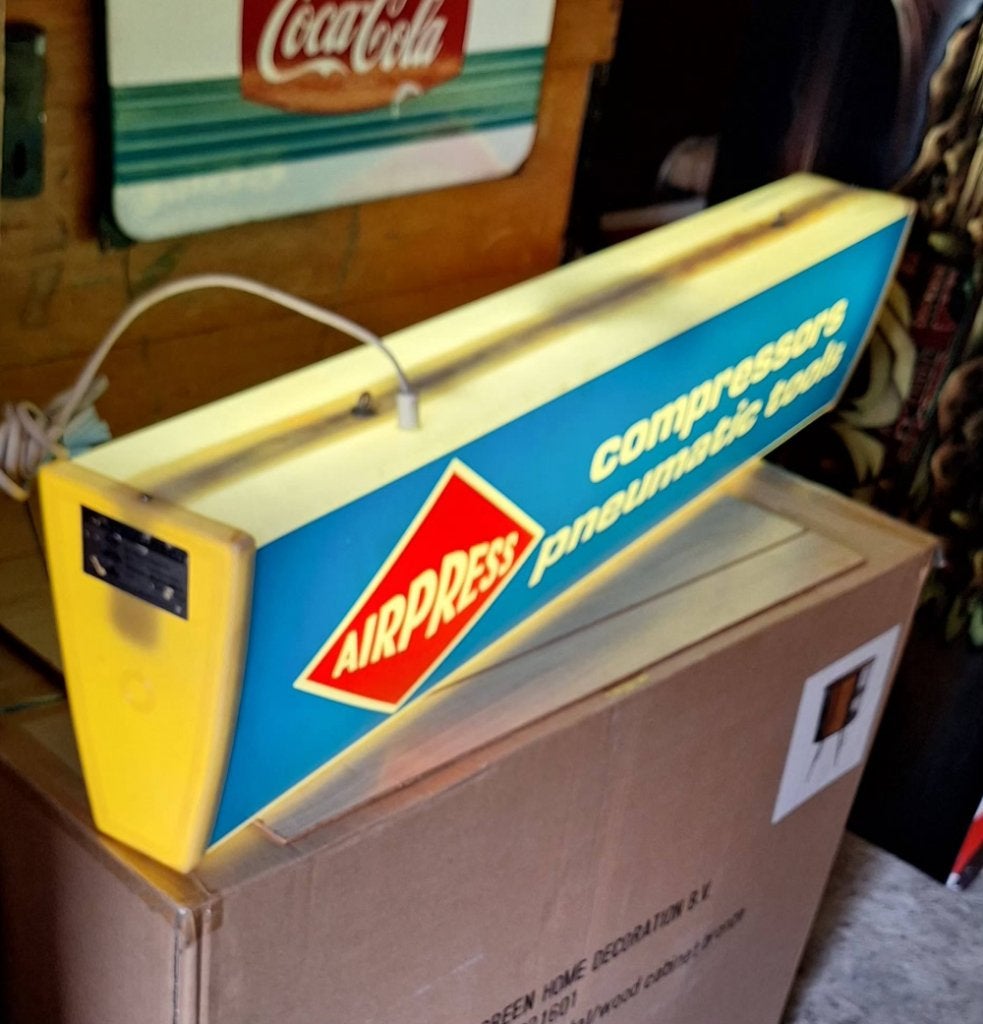 Mooie vintage Airpress verlichte reclamebak (lichtbak)., Ophalen, Gebruikt, ., Lichtbak of (neon) lamp