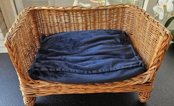 rieten hondenmand op pootjes, Dieren en Toebehoren, Hondenmanden, Ophalen, Zo goed als nieuw, Riet
