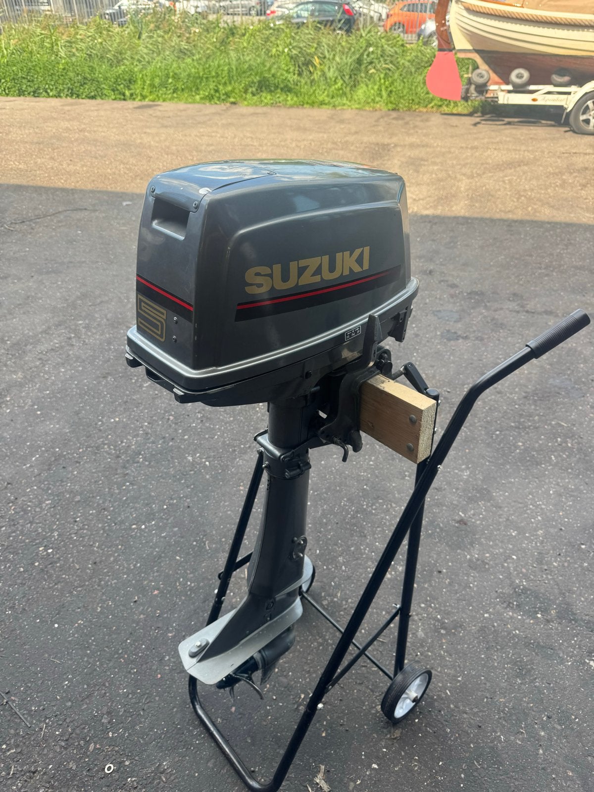 Suzuki 5 pk 2-takt Langstaart Buitenboordmotor - 1 Jaar Gara, Watersport en Boten, Ophalen, 5 tot 10 pk, Zo goed als nieuw, Buitenboordmotor