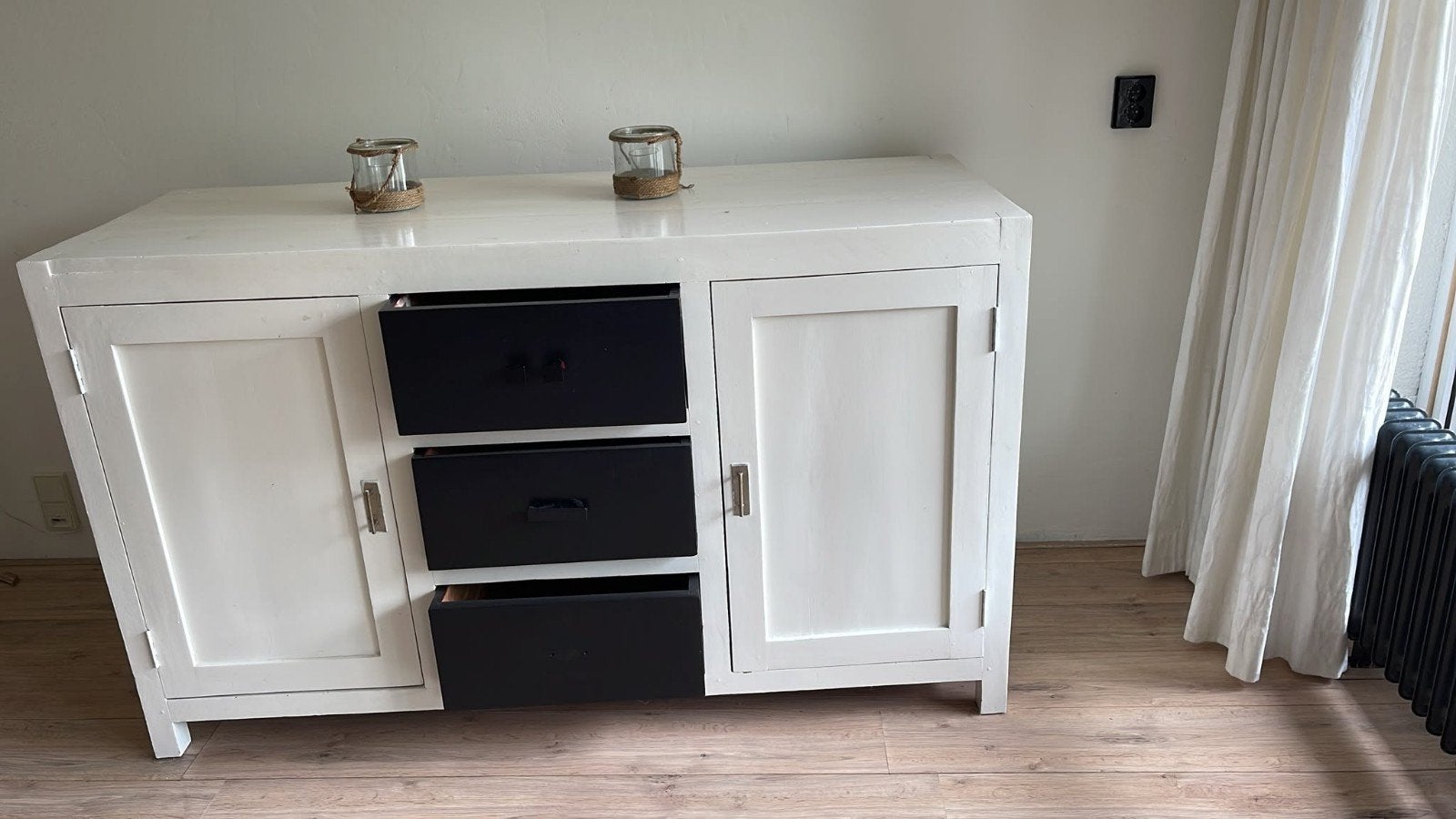 Dressoir kast, Ophalen, 150 tot 200 cm, Zo goed als nieuw, Met deur(en)