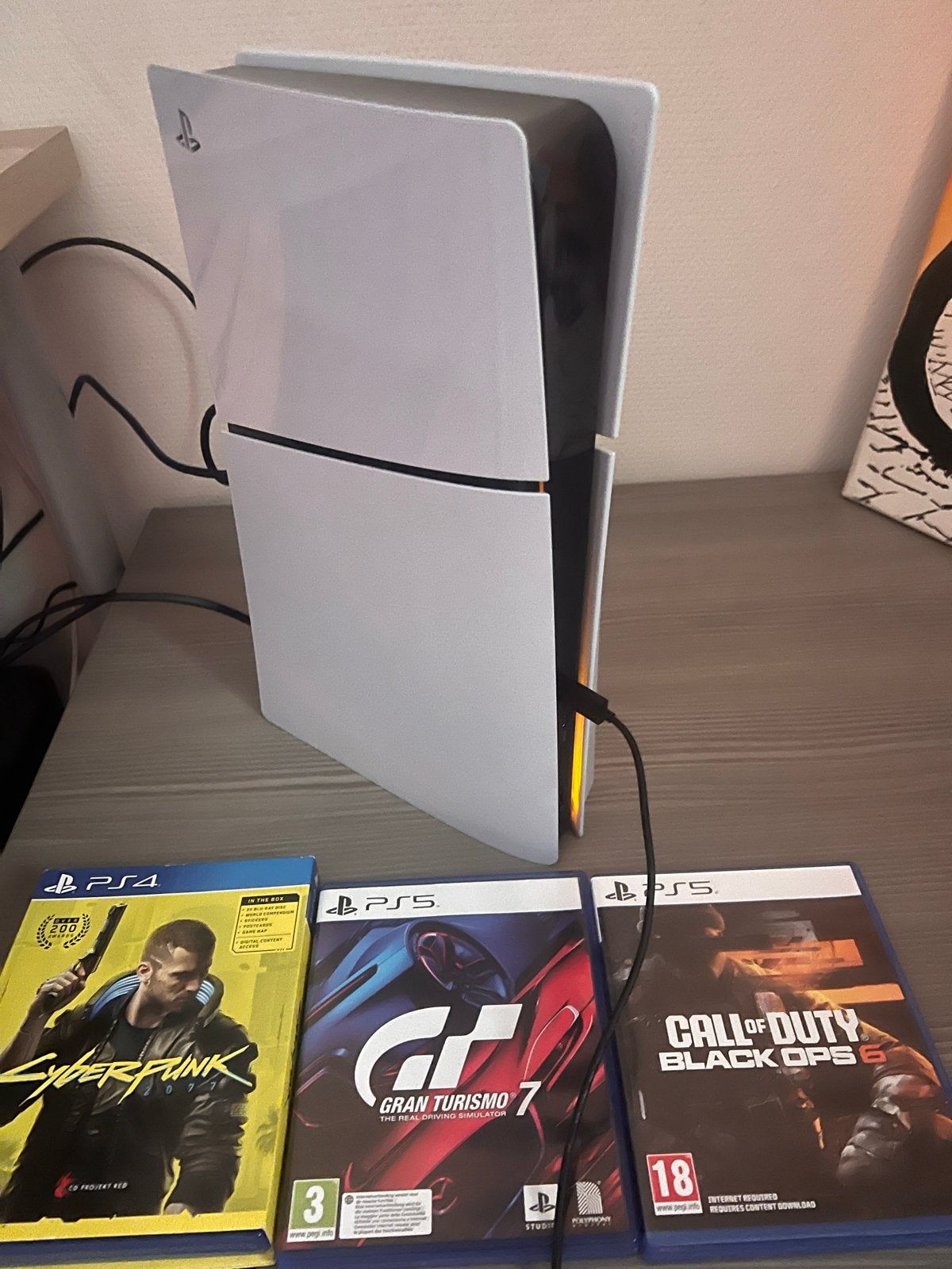 PlayStation 5 Disc Edition met 3 games en controller, Spelcomputers en Games, Avontuur en Actie, Online, Vanaf 18 jaar, 1 speler