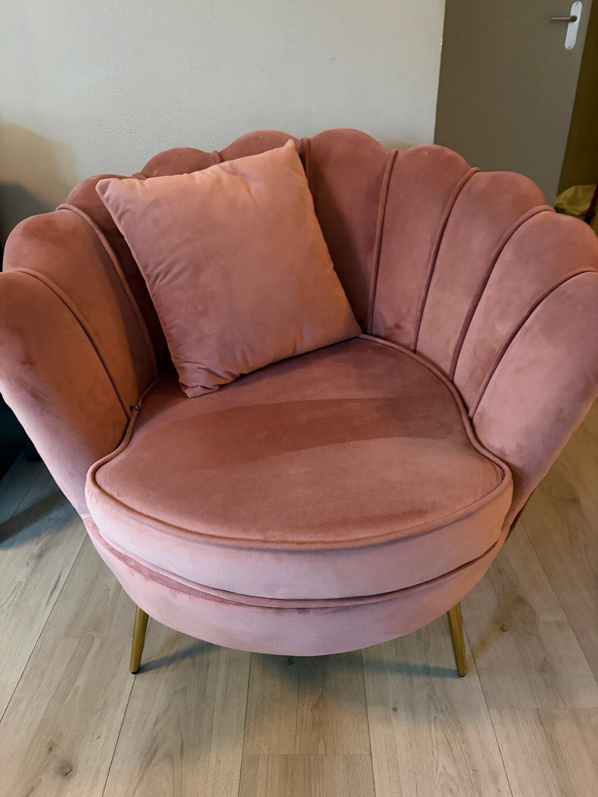 Roze schelp fauteuil - comfortabele en stijlvolle stoel, Gebruikt, Overige kleuren, Ophalen of Verzenden, Eén
