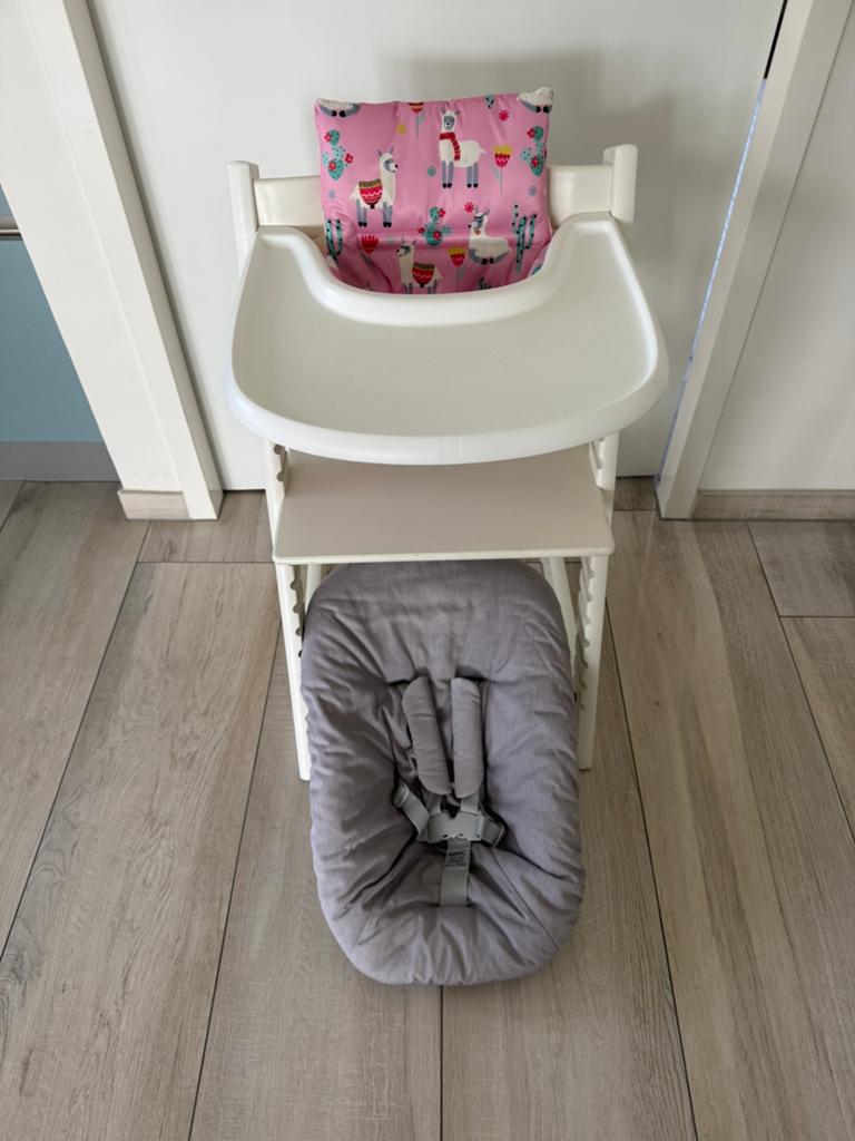 Stokke tripp trapp kinderstoel wit nieuw model compleet, Kinderen en Baby's, Kinderstoelen, Zo goed als nieuw, Meegroeistoel, Ophalen