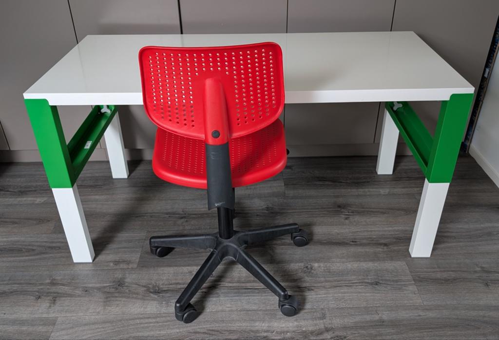 IKEA PÅHL Bureau  (Wit met Groene Poten) met bureaustoel, Huis en Inrichting, Bureaus, Ophalen, Zo goed als nieuw, IKEA, Kinderbureau