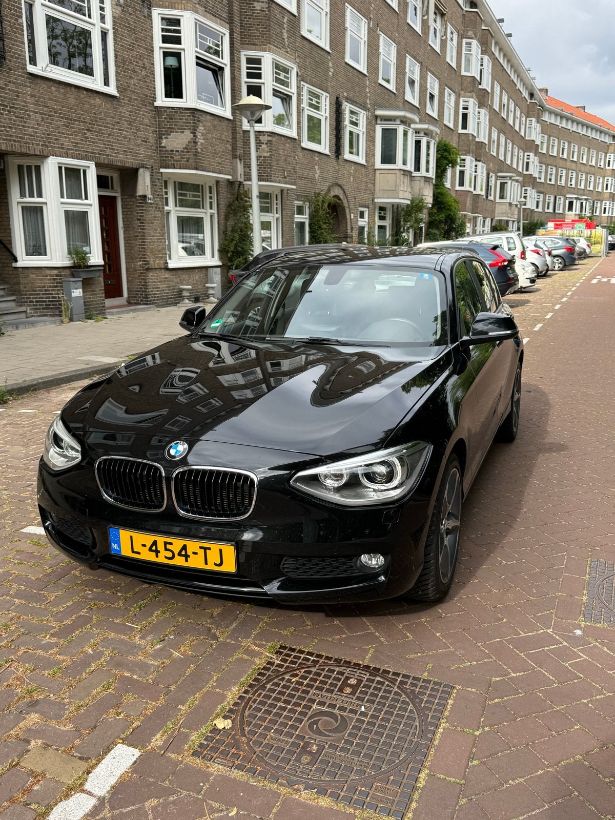 BMW 1-Serie 116i 136PK 5D 2015 Zwart MET CARPLAY, 1-Serie, 4 cilinders, Zwart, 1200 kg