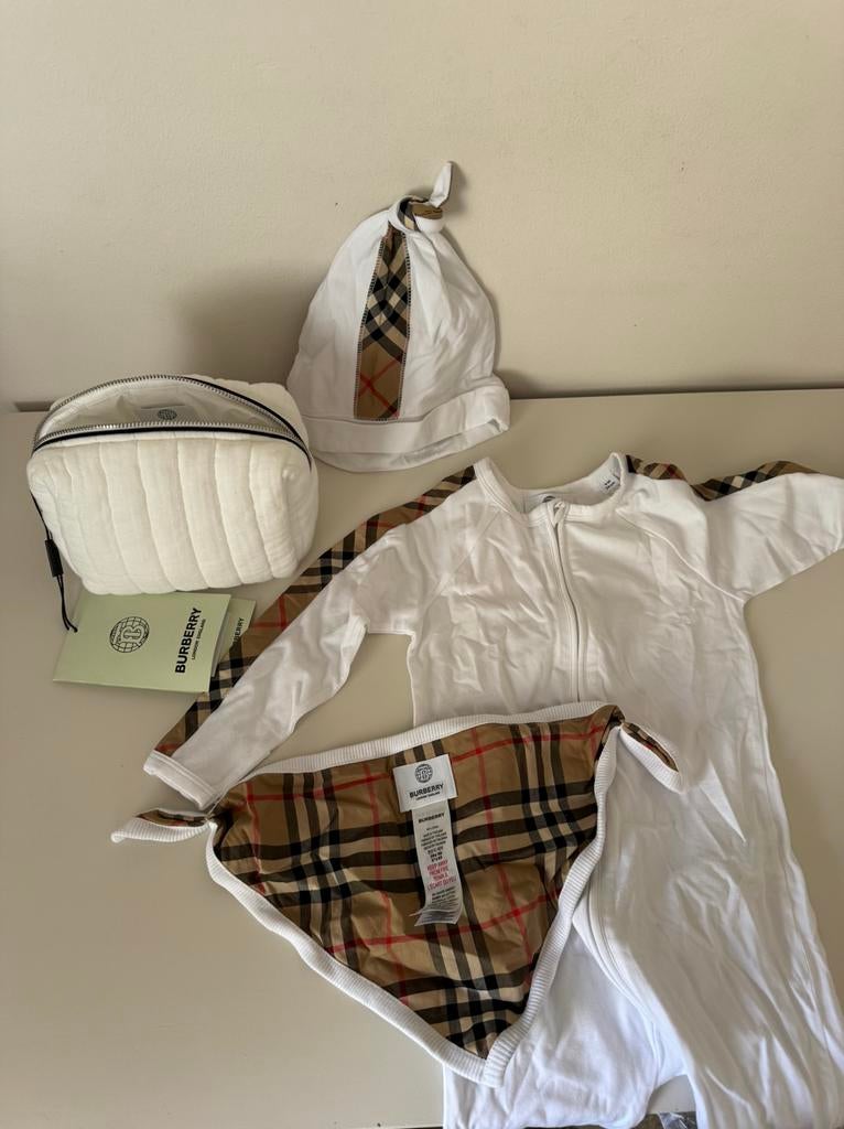 Burberry Romper set baby, Ophalen of Verzenden, Nieuw, Jongetje of Meisje, Pakje