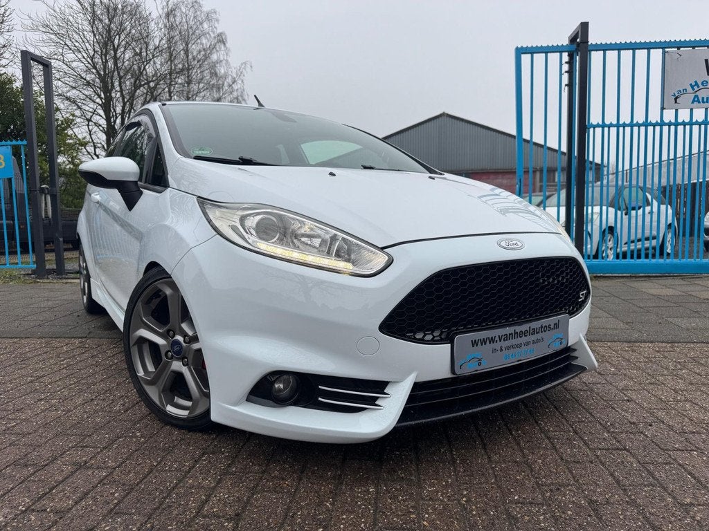Ford Fiesta 1.6 ST A-C Elek Pakket Navi Lmv Camera, Voorwielaandrijving, 1596 cc, Gebruikt, Zwart