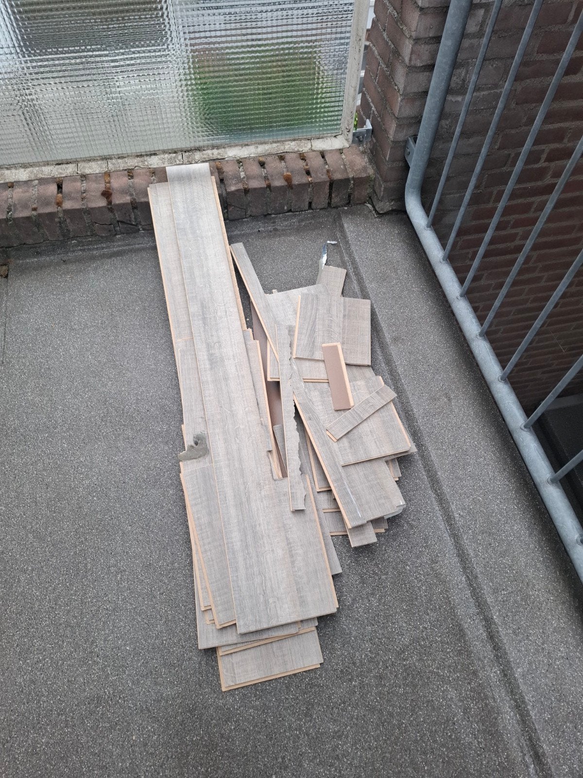 Kleine stukjes laminaat vloer gratis afhalen!!!, Ophalen, 50 tot 150 cm, 10 m² of meer, 10 tot 30 cm