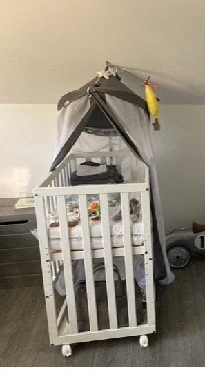Childwood Bedkant Wieg 50x90 + wielen, diverse standen, Ophalen, Gebruikt, Wieg