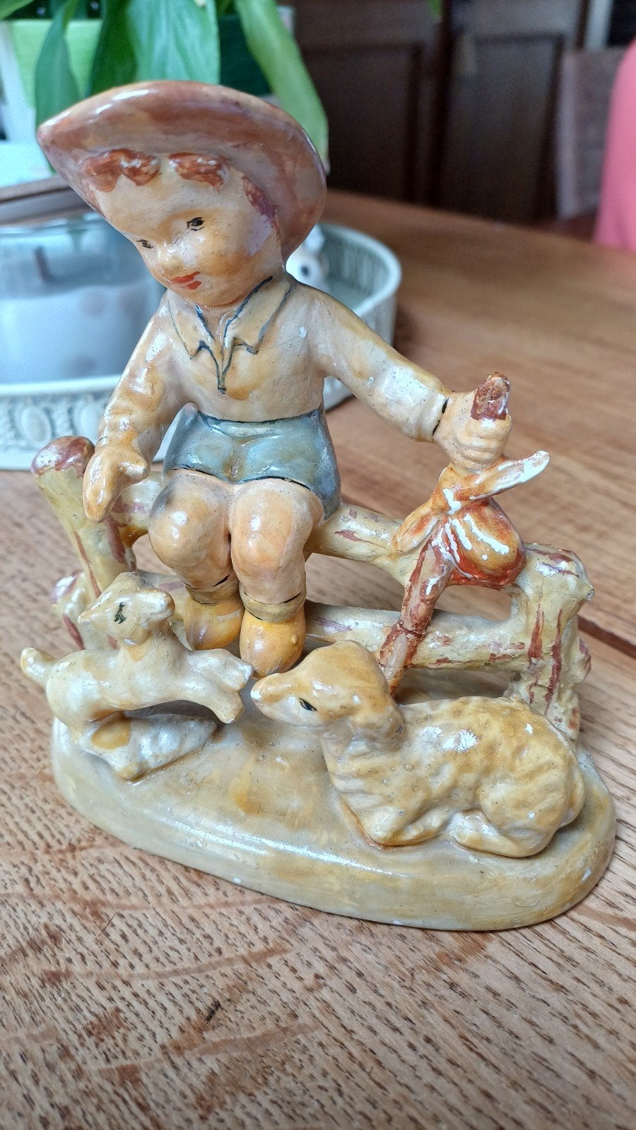 Vintage beeldje jongen met lammetjes - Hummel stijl, Ophalen