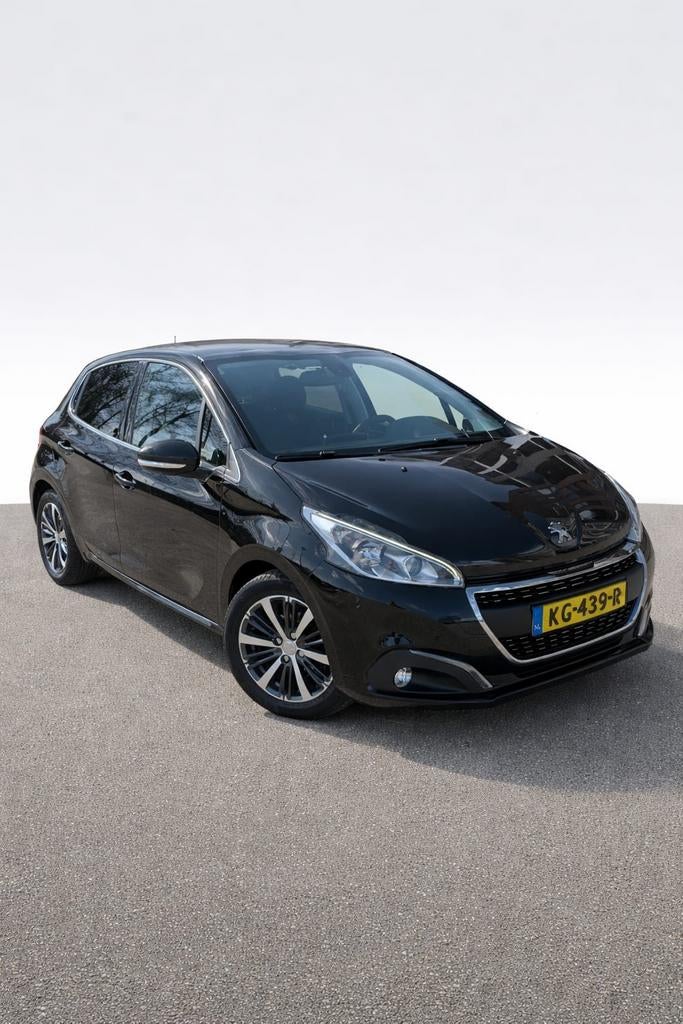 Peugeot 208 1.2 CARPLAY CRUISE 5-D 2016 Roland Garros, Voorwielaandrijving, 40 €/maand, Zwart, Leder en Stof
