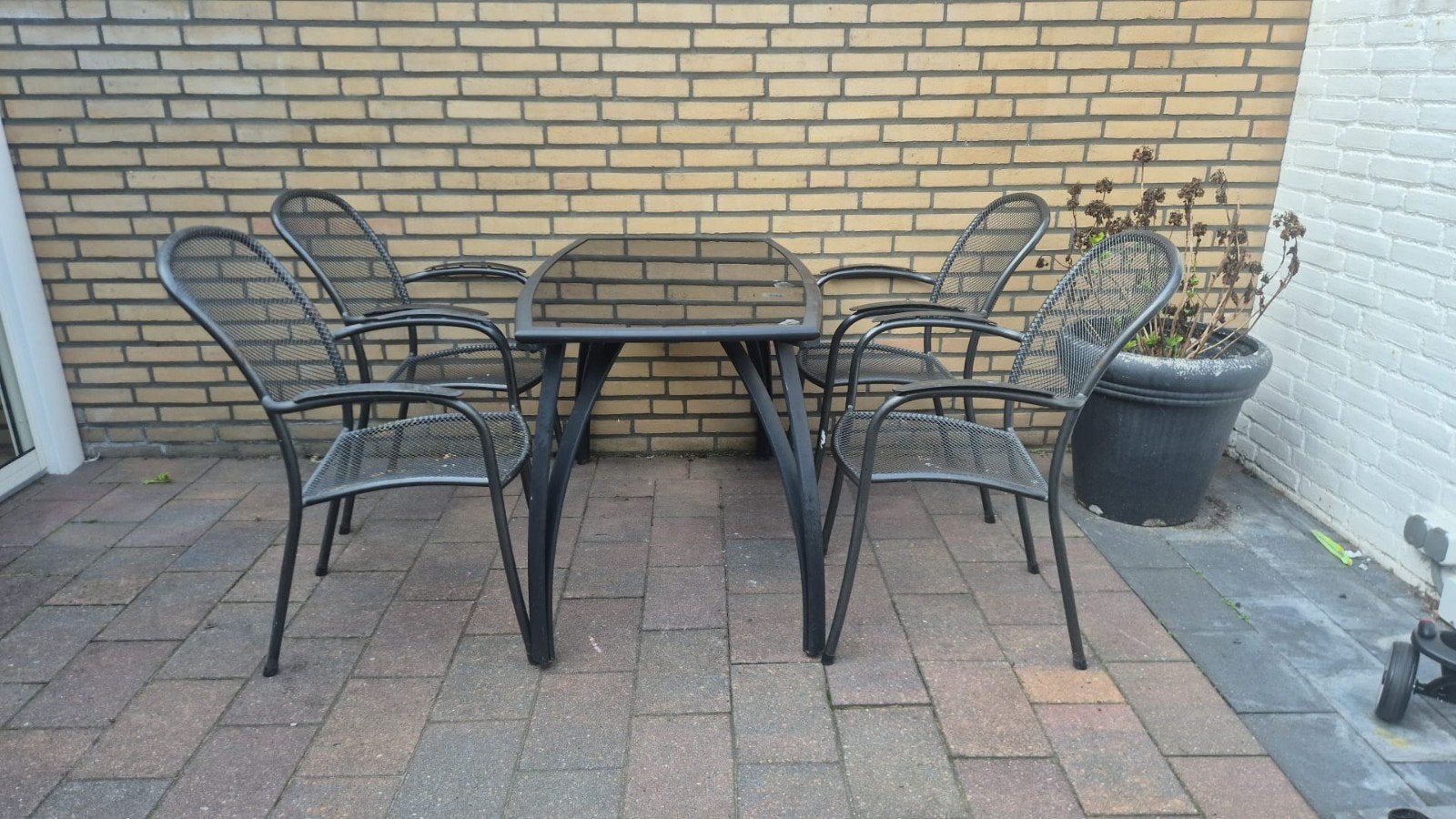 Zwarte metalen tuinset met glazen tafel en 4 stoelen, Ophalen, Gebruikt, Tuinset, Eettafel