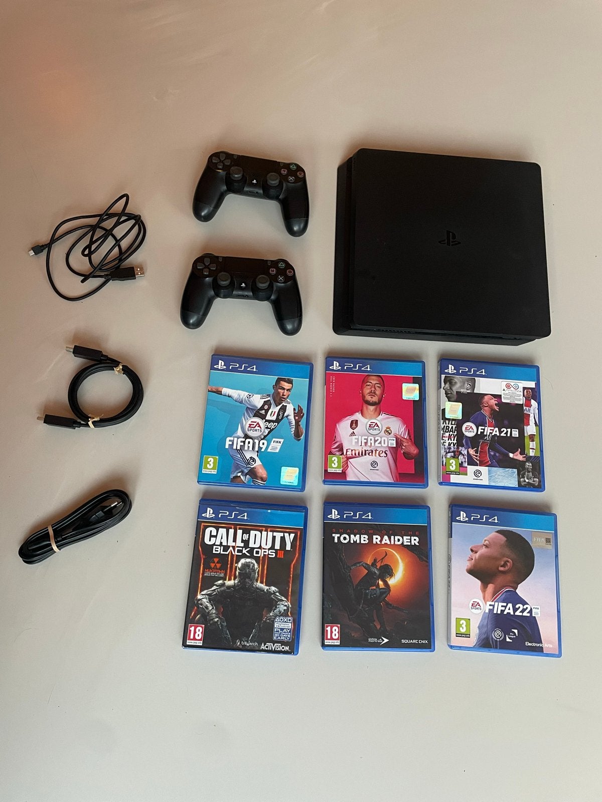 PlayStation 4 Slim met 2 controllers en 6 spellen, Met 2 controllers, Ophalen of Verzenden, Zo goed als nieuw, Slim