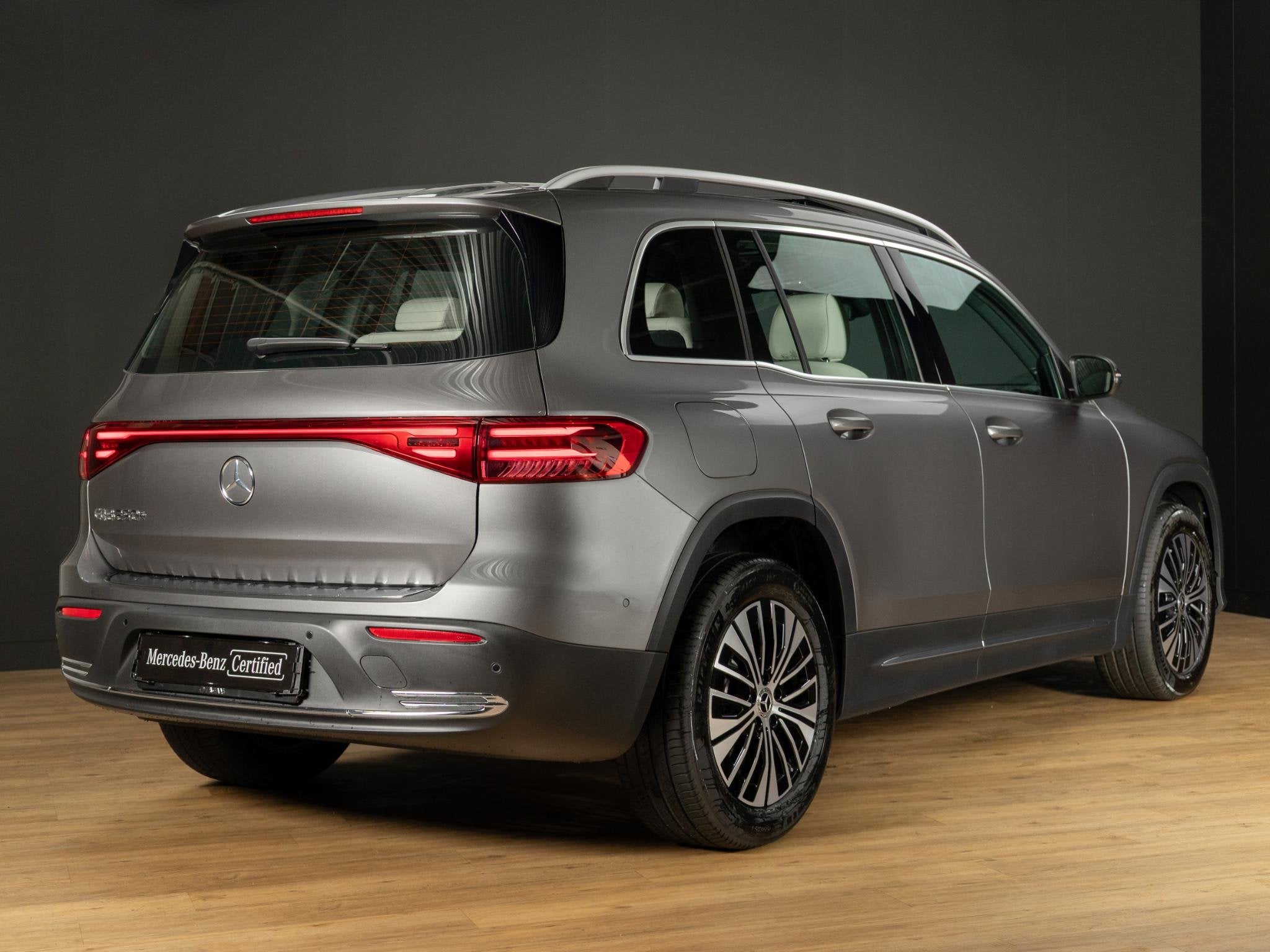 Mercedes-Benz EQB 250+ Business Solution Luxury Panorama dak, Dealer onderhouden, 445 min, Origineel Nederlands, SUV of Terreinwagen