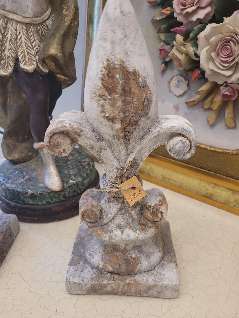 Franse lelies old look steen per stuk 14,95 hoogte 32 cm, Heikant 21 Kaatsheuvel, Meerkleurig, Belle Vieille Brocante, Nieuw