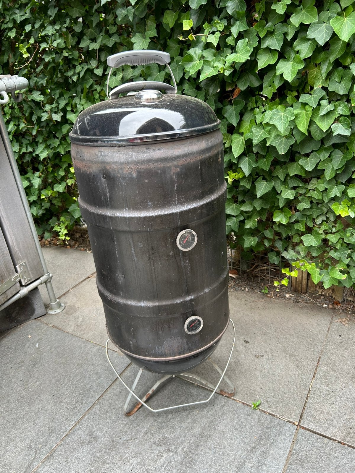 Weber mokey joe (met rookton), Tuin en Terras, Houtskoolbarbecues, Gebruikt, Ophalen