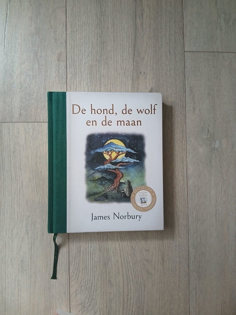 De hond, de wolf en de maan, Ophalen of Verzenden, Zo goed als nieuw