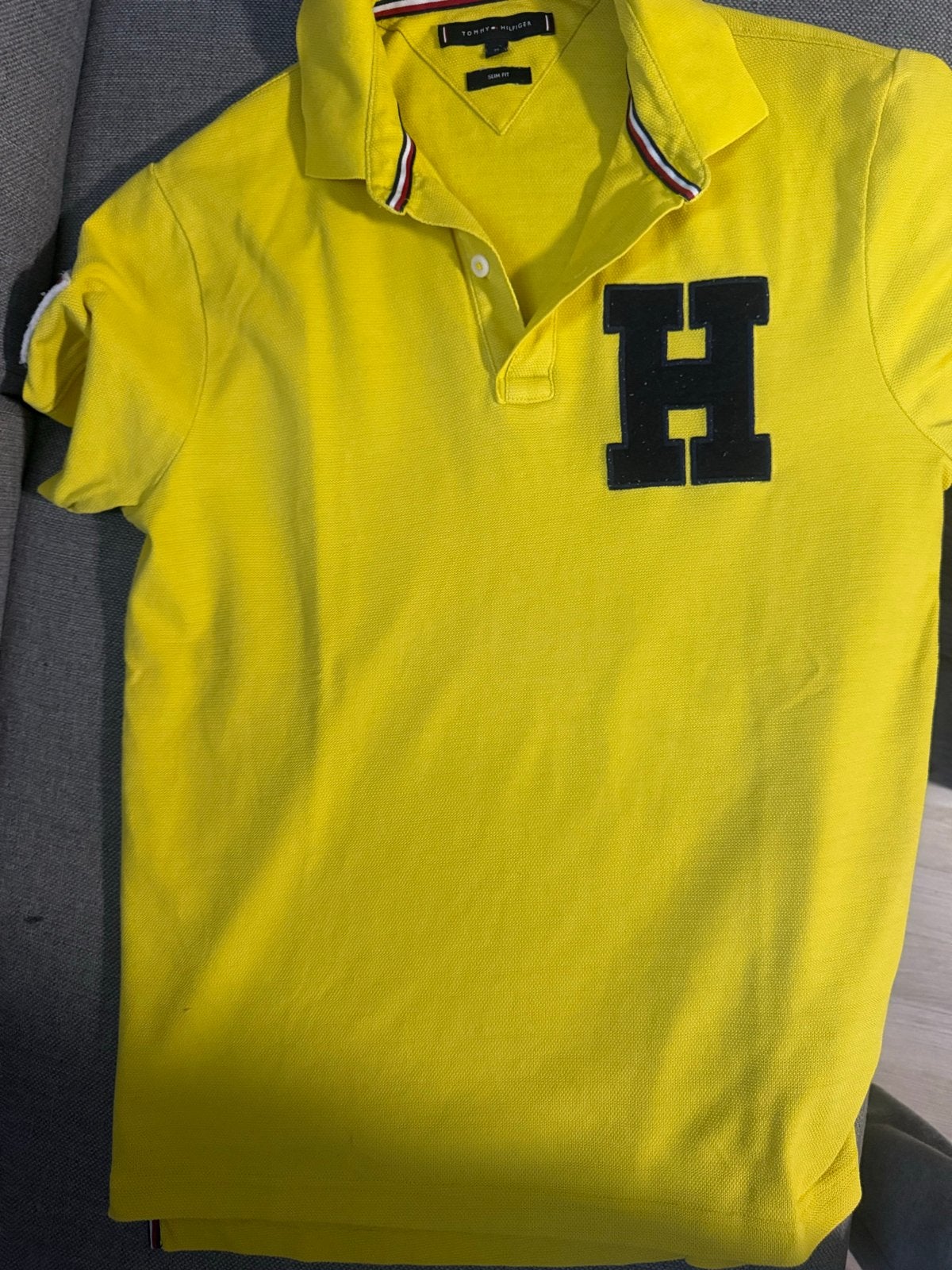 Tommy Hilfiger T-shirt Heren - Origineel - Goede Staat, Kleding | Heren, Polo's, Maat 48/50 (M), Geel, Ophalen of Verzenden, Gedragen