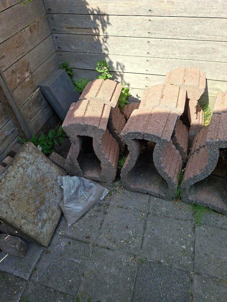 Gratis 7 x Maxiflor betonblokken/ Bloembakken Stapelbaar, Ophalen, Gebruikt, Overige typen, Minder dan 5 m²