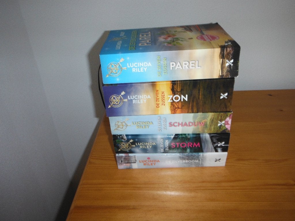 5 boeken van Lucinda Riley, Boeken, Ophalen, Zo goed als nieuw, Lucinda Riley