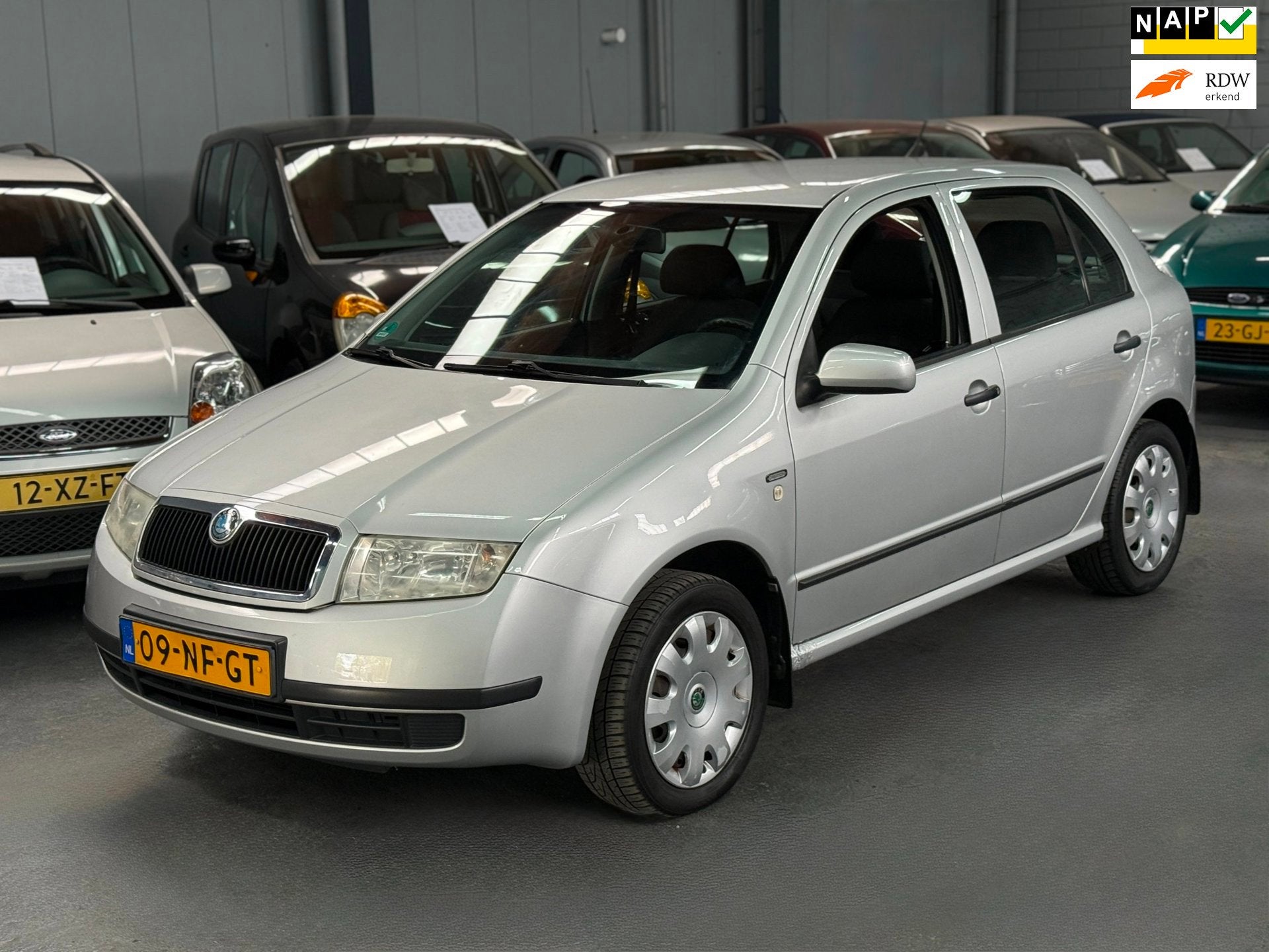 Skoda Fabia 1.4-16V Creation Nieuwe APK NAP, Auto's, Voorwielaandrijving, Gebruikt, Zwart, 4 cilinders