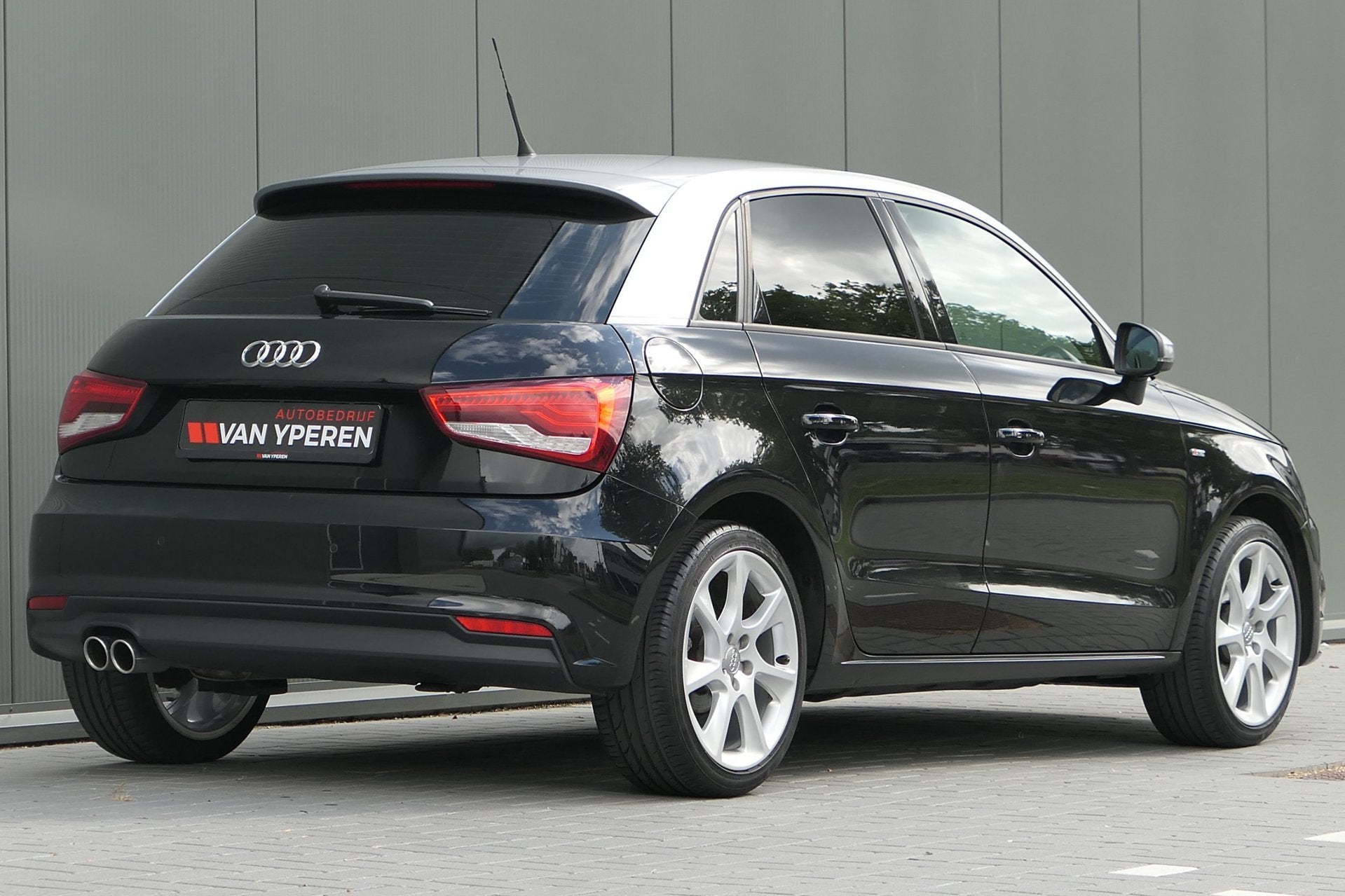 Audi A1 Sportback 1.4 TFSI S-Line LED Navi Stoelverwarming, Voorwielaandrijving, Zwart, 4 cilinders, 4 stoelen
