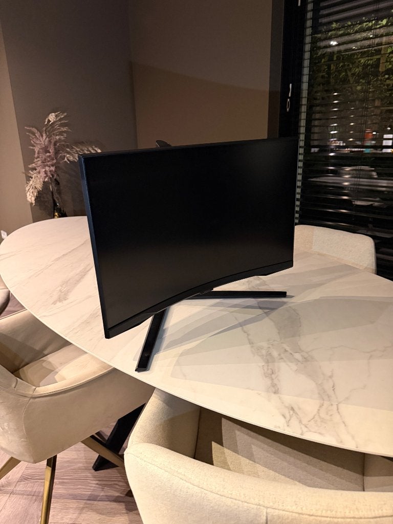 Samsung Odyssey G5 27” Gaming Monitor QHD 144Hz + Monitorarm