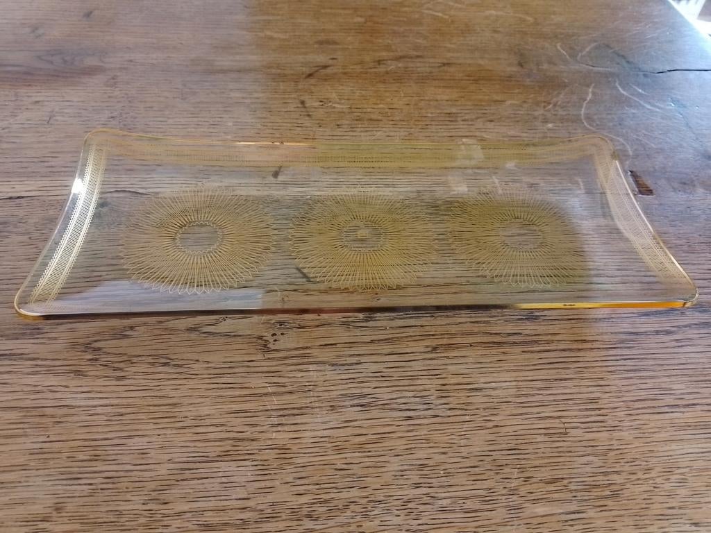 Vintage glazen cakeschaal met goudkleurige bloemenprint, Antiek en Kunst, Antiek | Glas en Kristal, Verzenden