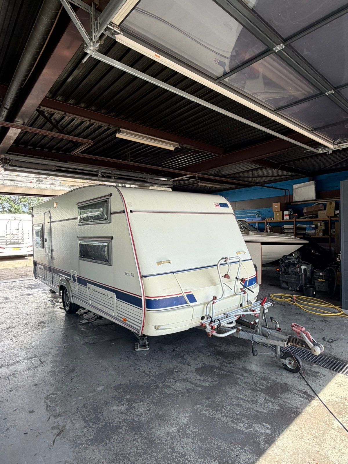 Wilk stern 550 TK - 00” - stapelbed - 1e eigenaar, Caravans en Kamperen, Rondzit, Bedrijf, 5 tot 6 meter, Schokbreker