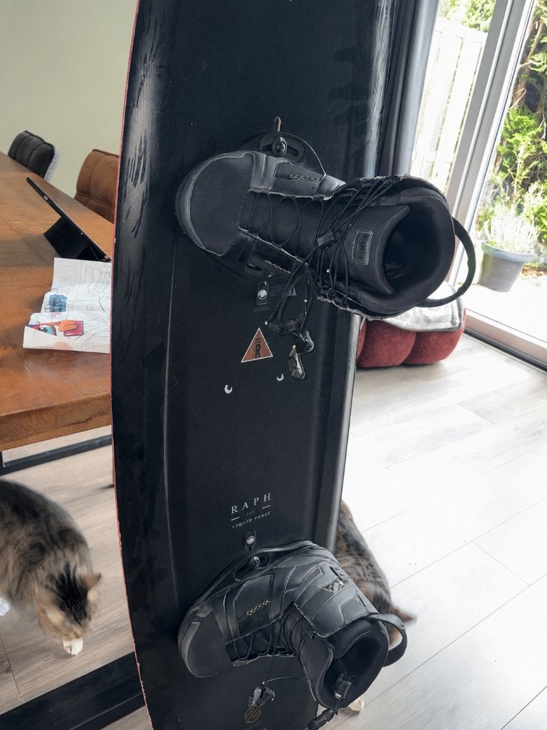 Liquid force wakeboard 143cm & Ronix Darkside binding 42/43, Watersport en Boten, Ophalen of Verzenden, Gebruikt, Board en Schoenen