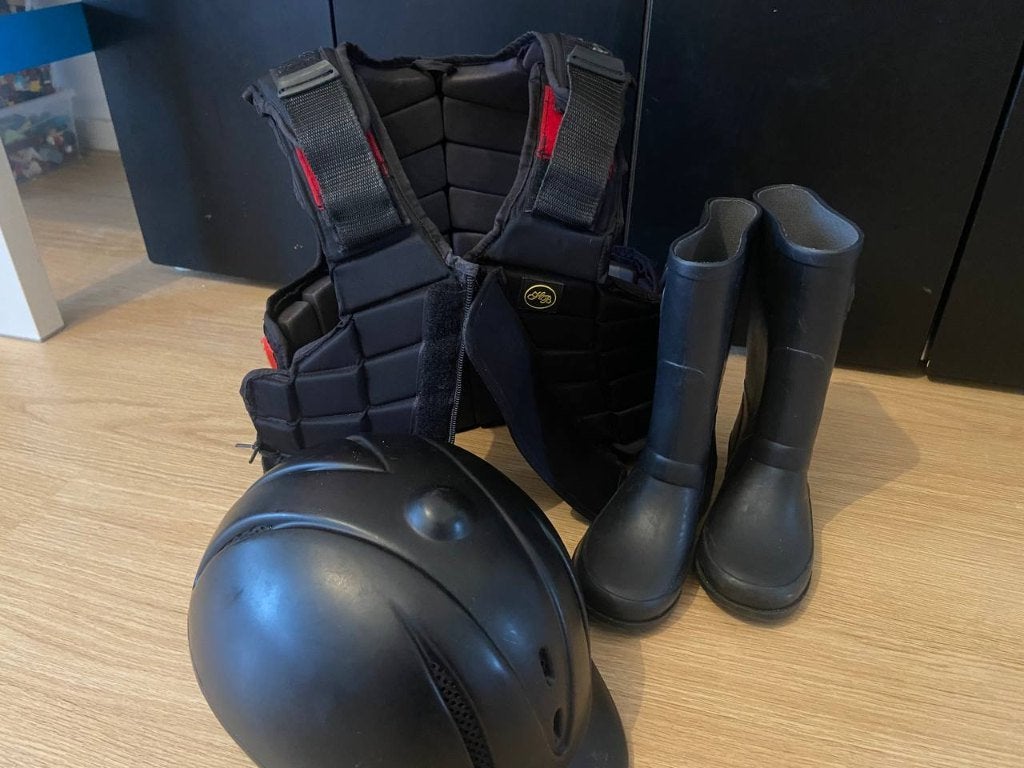 Paardrijden set voor een meisje: helm, beschermvest, laarzen, Dieren en Toebehoren, Paardrijkleding, Ophalen, Kinderen, Dressuur