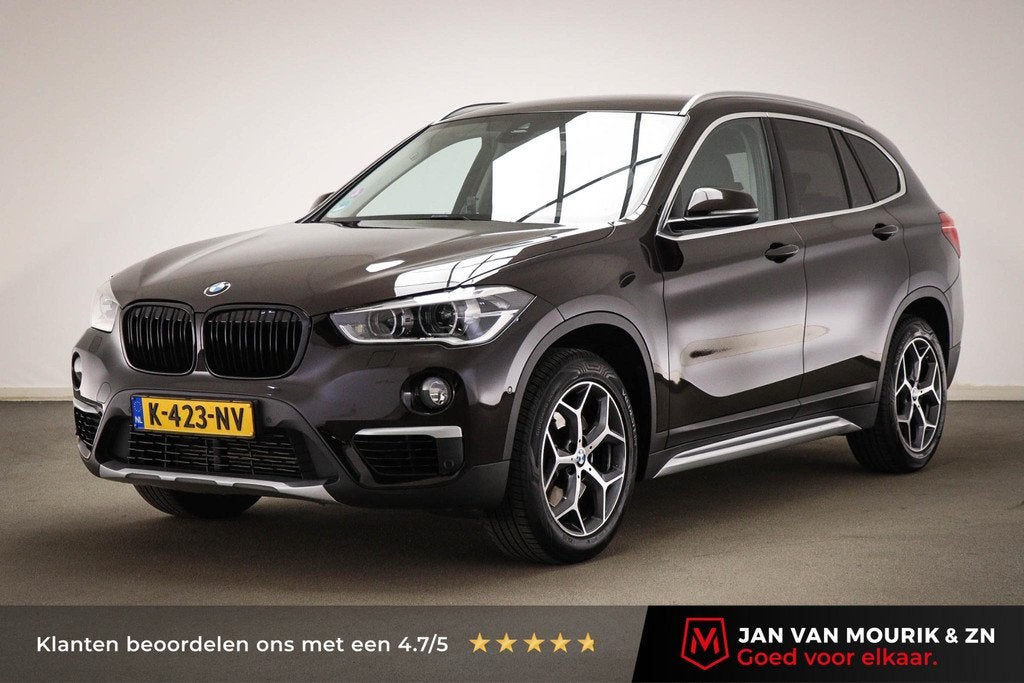 BMW X1 sDrive20i High Executive | LED | LEDER | STUUR / STOE, Leder, Bedrijf, SUV of Terreinwagen, 84 €/maand
