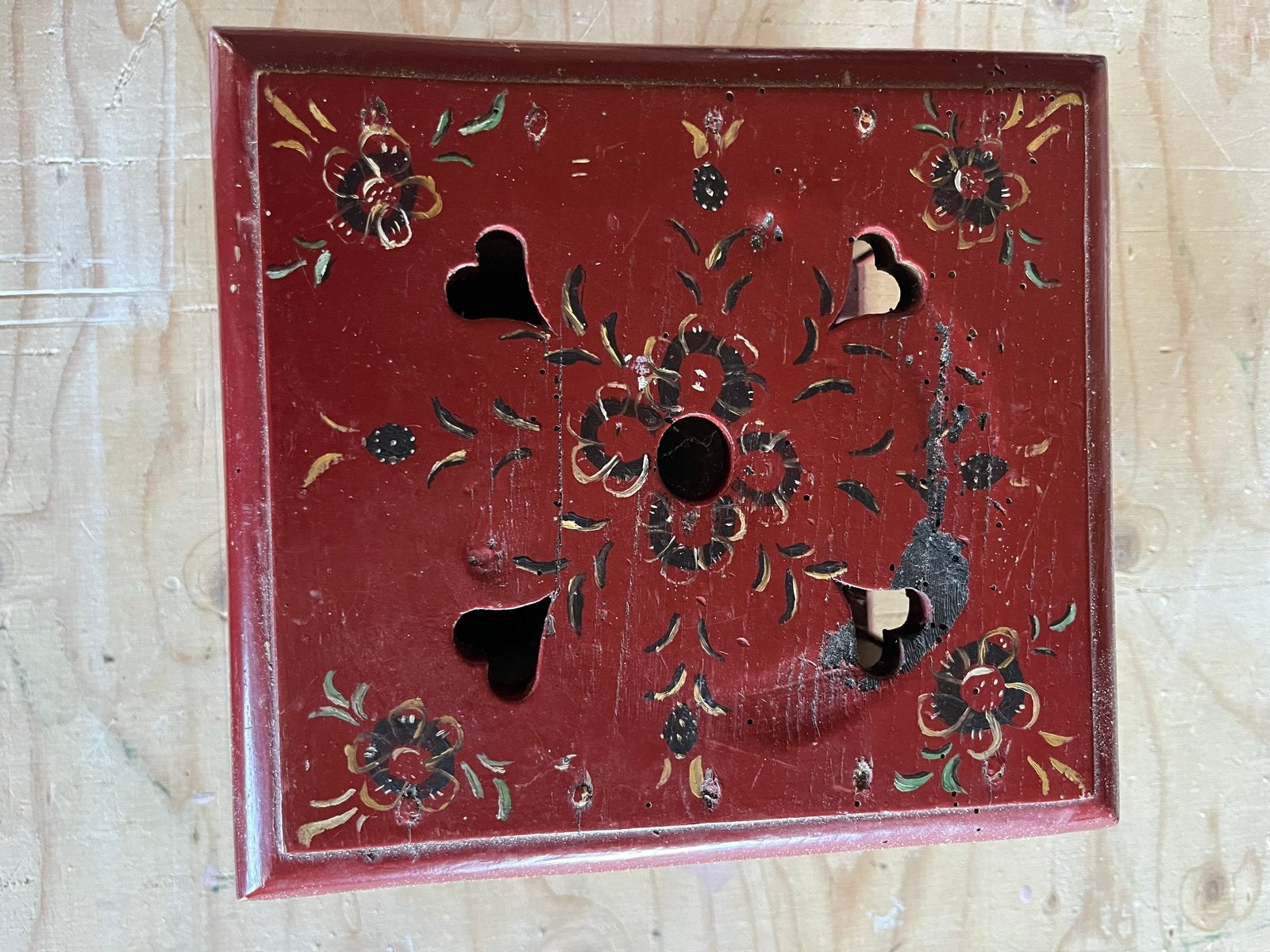 Hylper handgeschilderde houten houder, Ophalen