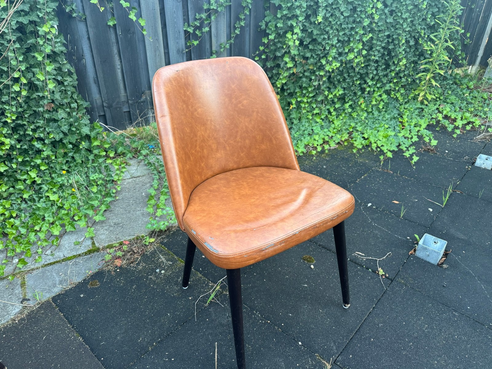 Gratis 83 stoelen met gebruikerssporen, Ophalen, Gebruikt, Bruin, Leer