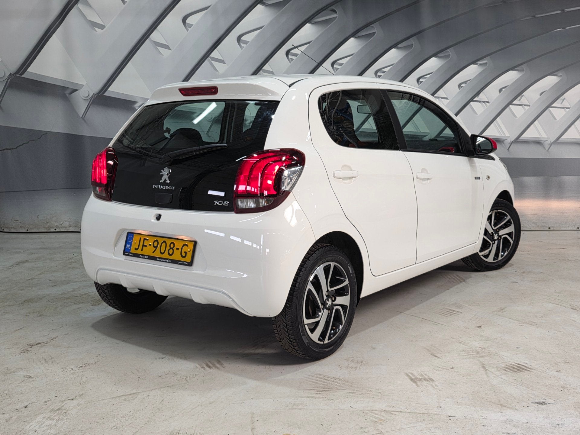 Peugeot 108 1.0 e-VTi Envy cruise airco, Auto's, Peugeot, Stof, Gebruikt, Euro 6, 4 stoelen