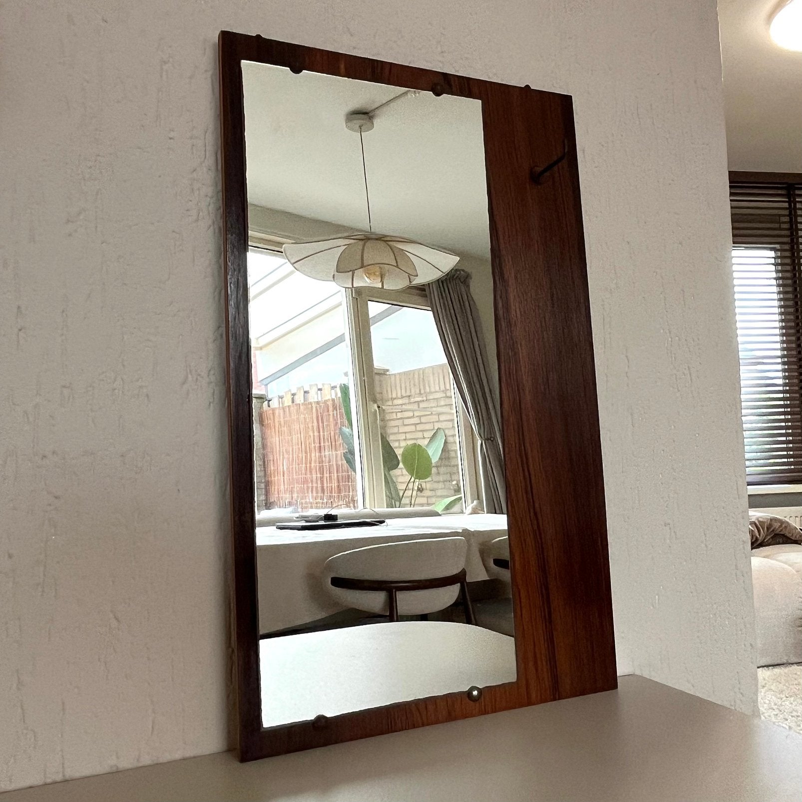 Vintage Mid-Century spiegel met kapstokhaak, Antiek en Kunst, Ophalen of Verzenden, Rechthoekig, Minder dan 50 cm