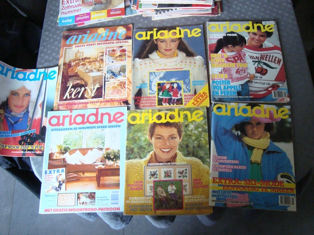 Ariadne 6 stuks rechts boven is verkocht okt 1983- nr 2 1979, Ophalen of Verzenden, Zo goed als nieuw, Breien, Patroon of Boek