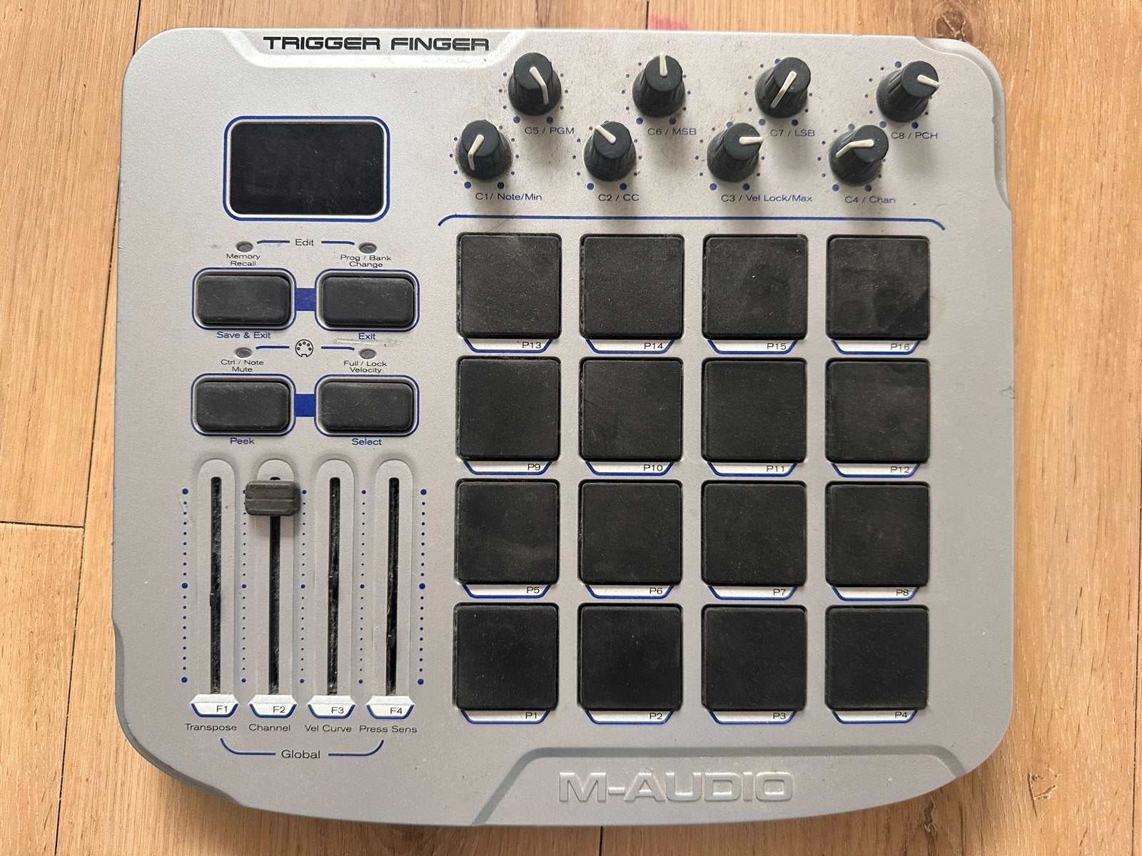 M-Audio Trigger Finger MIDI Controller, Overige merken, Gebruikt, Met midi-aansluiting, Overige aantallen