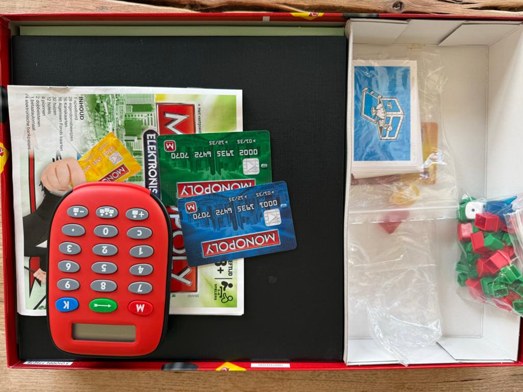 Monopoly Elektronisch Bankieren - Zo goed als nieuw, Hobby en Vrije tijd, Gezelschapsspellen | Bordspellen, Drie of vier spelers