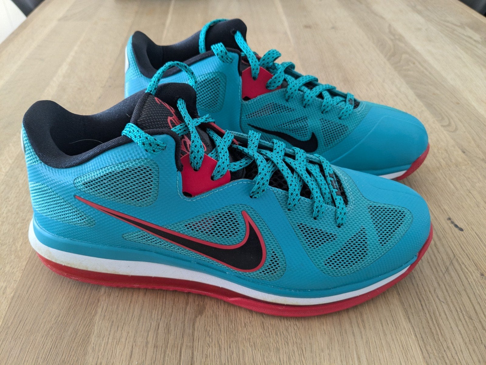 Nike LeBron 9 Low Reverse Liverpool - Maat 44, Ophalen, Overige kleuren, Nike, Sneakers of Gympen