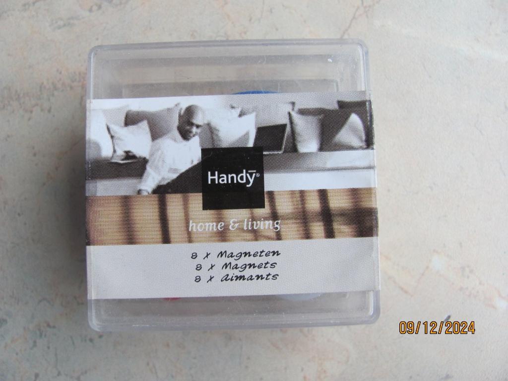 NIEUWSTAAT doosje 8-delig HANDY ronde MAGNEETJES gekleurd, Ophalen of Verzenden, Zo goed als nieuw